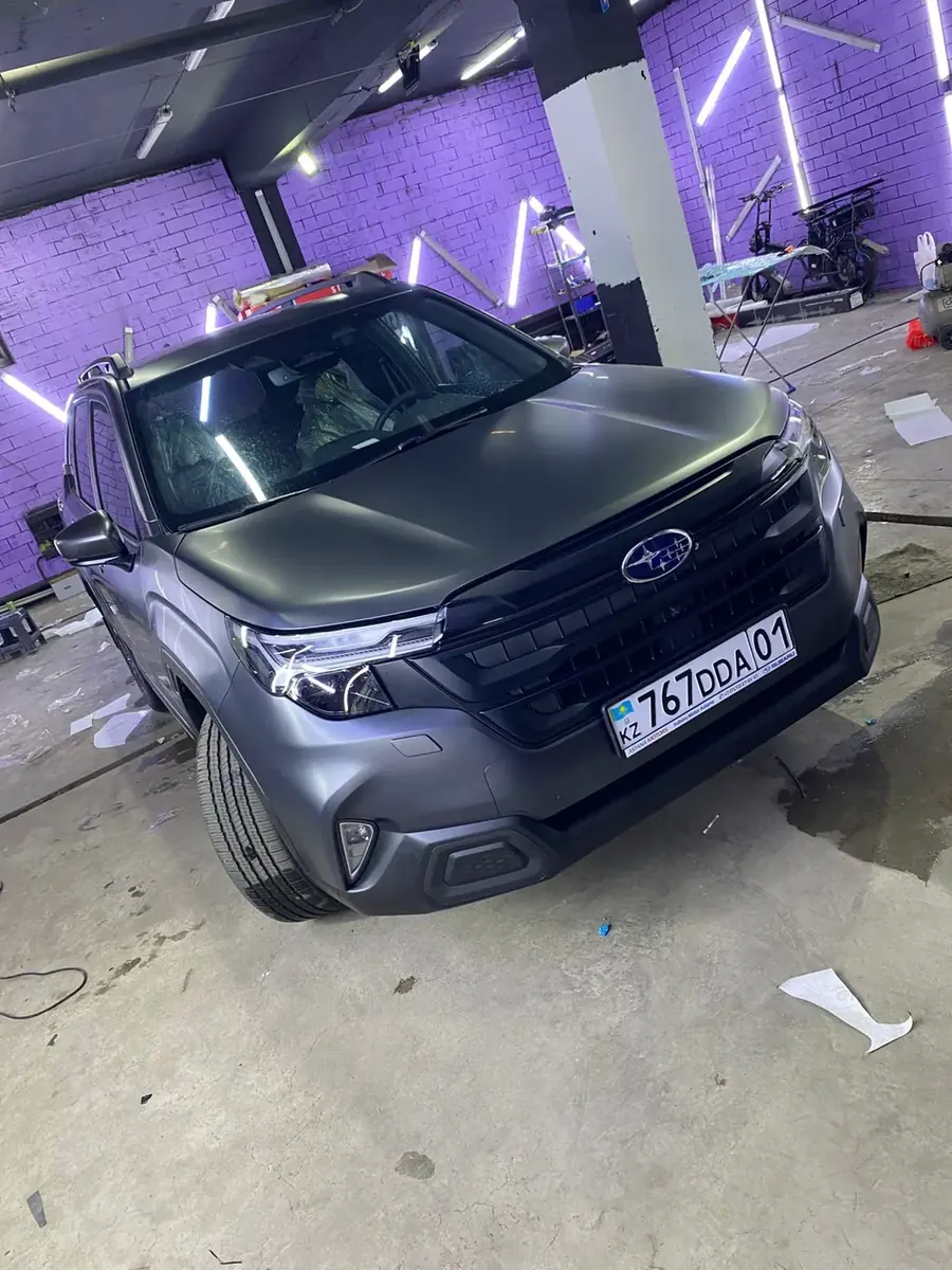 Subaru Forester в матовом графите после смены цвета плёнкой